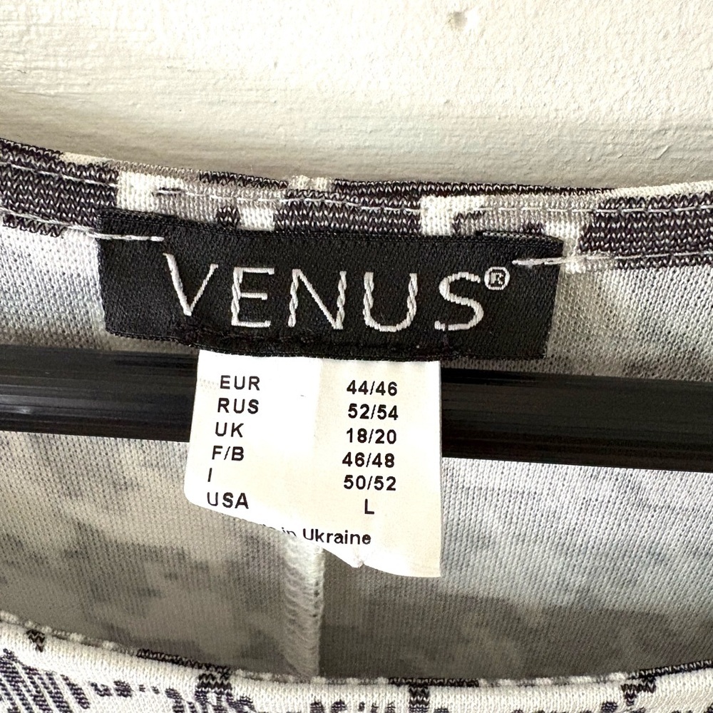 VENUS Patterned Dress - Picture 3 of 6